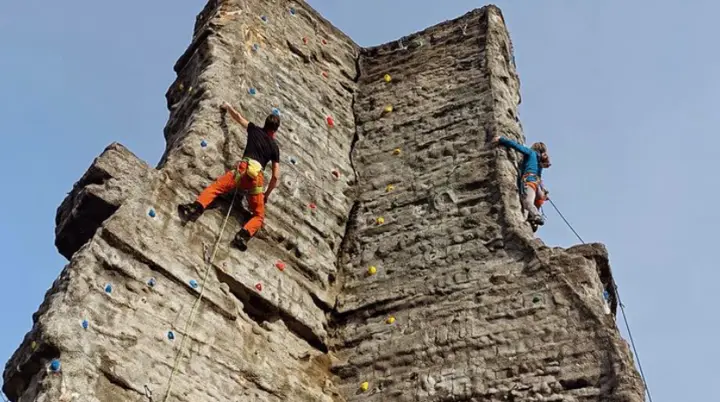 Kletternde Menschen am Braschelstein | © Thomas Kostial