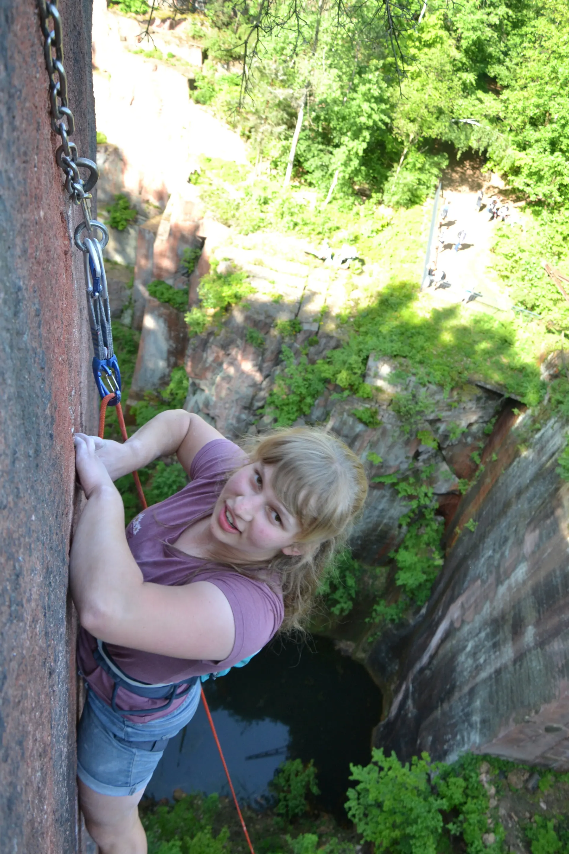 Linda beim Klettern | © Theodor Kubusch