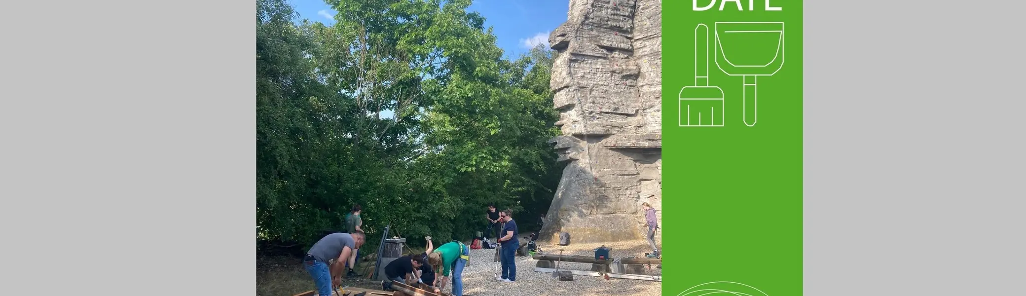 Mehrere Personen arbeiten am Kletterfelsen Braschelstein. Am rechten Rand befindet sich ein Banner mit Save the Date zum Frühjahrsputz am 18.04.2026 ab 10:00 Uhr am Braschelstein. | © Hanna Zeißig