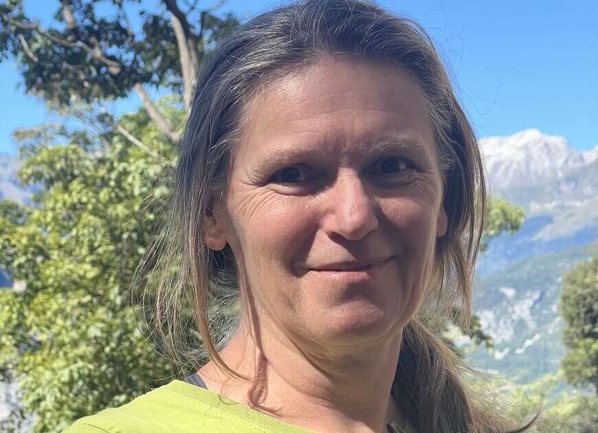 Ulrike Messow | © Thorsten Messow Portrait Ulrike Messow im Gebirge | © Thorsten Messow